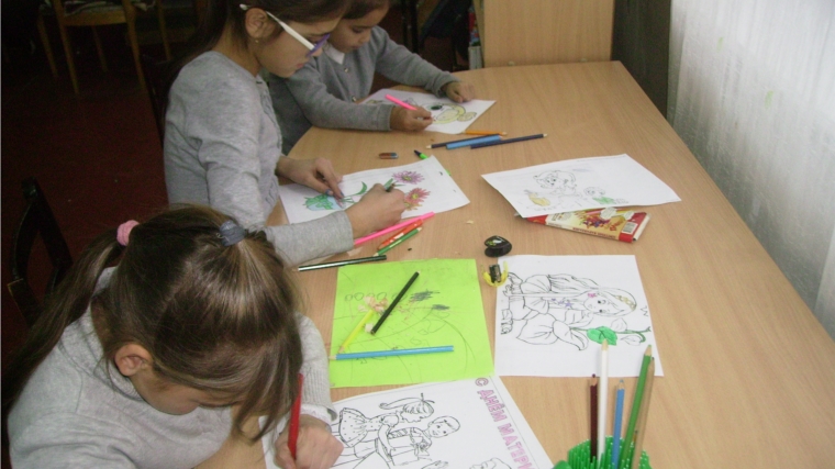 Час творчества «Рисунок для мамы» в Нижнекумашкинской сельской библиотеке