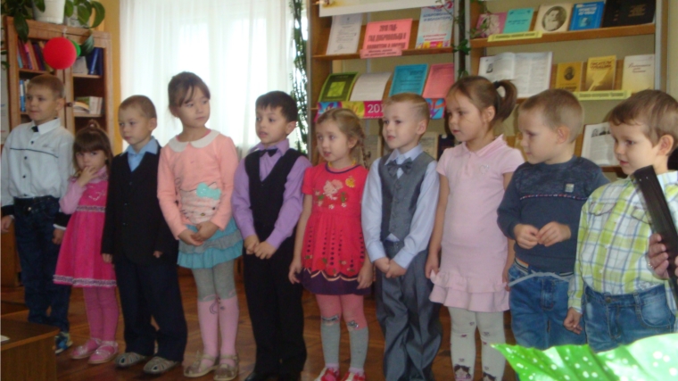 Праздник, посвященный Дню матери " Милая, родная - одна ты такая" в Русскоалгашинской сельской библиотеке Шумерлинского района