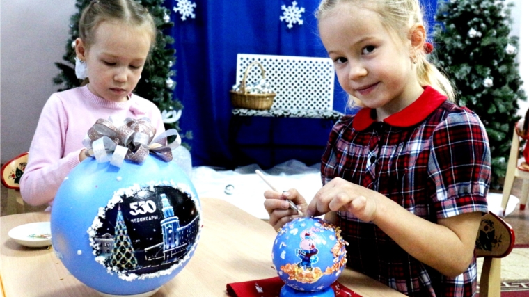 550 добрых дел: для чебоксарских дошколят проведен мастер-класс по созданию новогодних игрушек