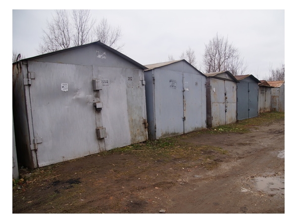 В Чебоксарах убирают незаконно установленные металлические гаражи