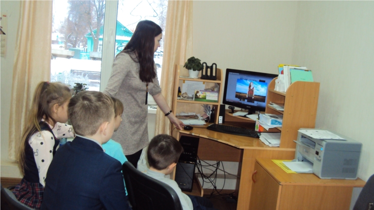 В Большесундырской сельской библиотеке прошла игра-путешествие «Уроки демократии для маленьких граждан России»