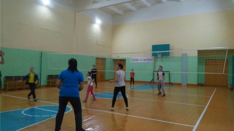 В спортзале Мадикского сельского клуба прошла игра в пионербол среди молодежи!