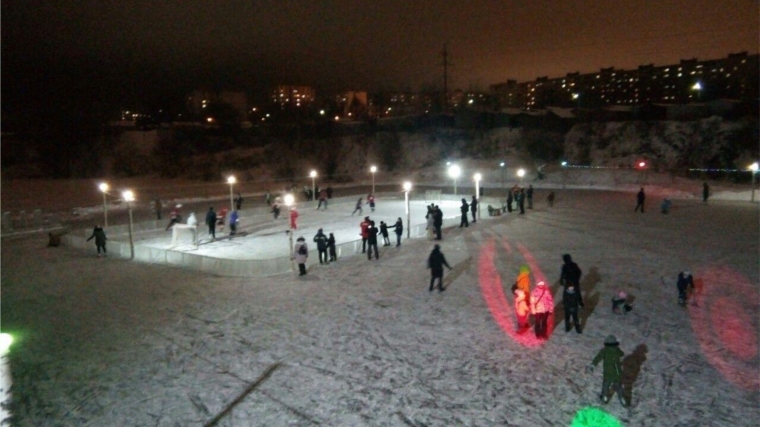 В Чебоксарах на ледовой площадке на реке Кукшумка открылся зимний сезон