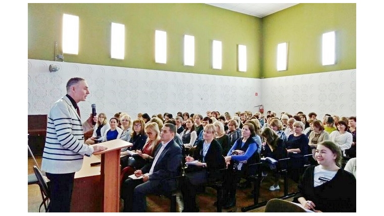 Доцент Института развития образования Республики Татарстан провел семинар для столичных педагогов по профилактике профессионального «выгорания»