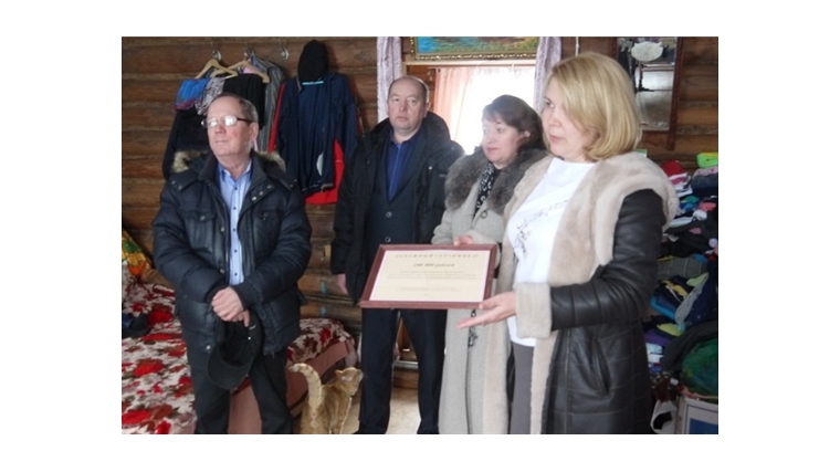 Уполномоченный по правам ребенка в Чувашской Республике Елена Сапаркина посетила многодетную семью в Ядринском районе Чувашской Республики