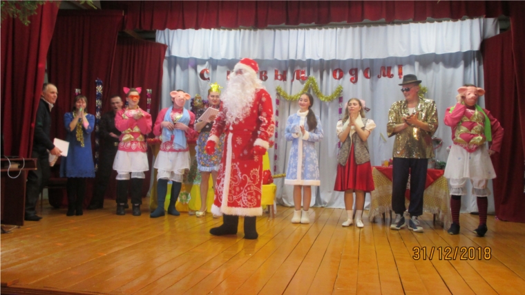 Театрализованное представление «Новогодние приключения буфетчицы Верки Сердючки»
