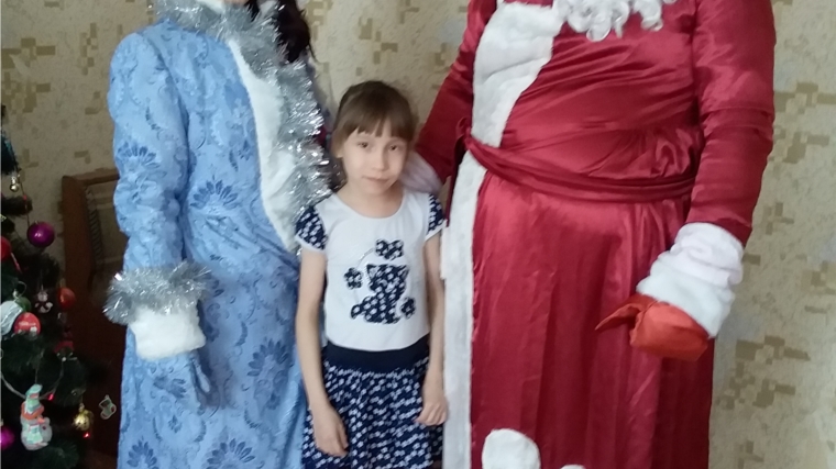 Дед Мороз и Снегурочка поздравили детей на дому