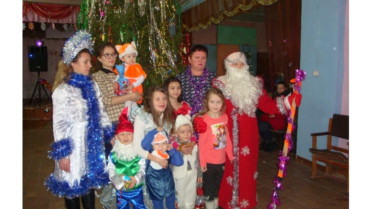В Русско-Алгашинском сельском клубе прошел детский веселый праздник «Здравствуй, здравствуй Новый год»