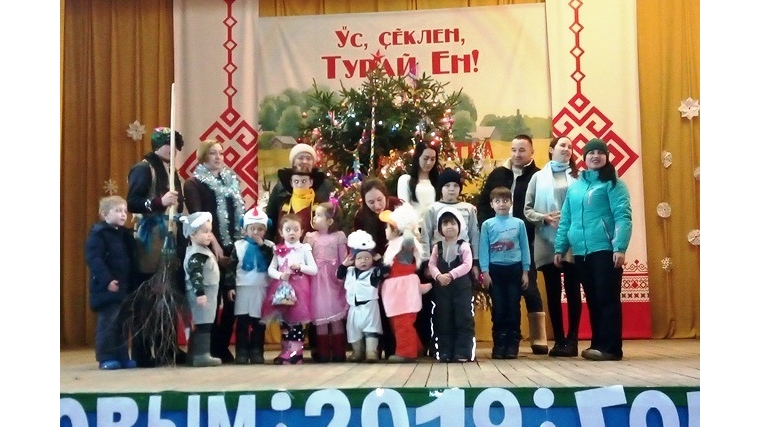 Новогодний праздник в Тораевском СДК «Вокруг елки в Новый год - водим, водим хоровод!»