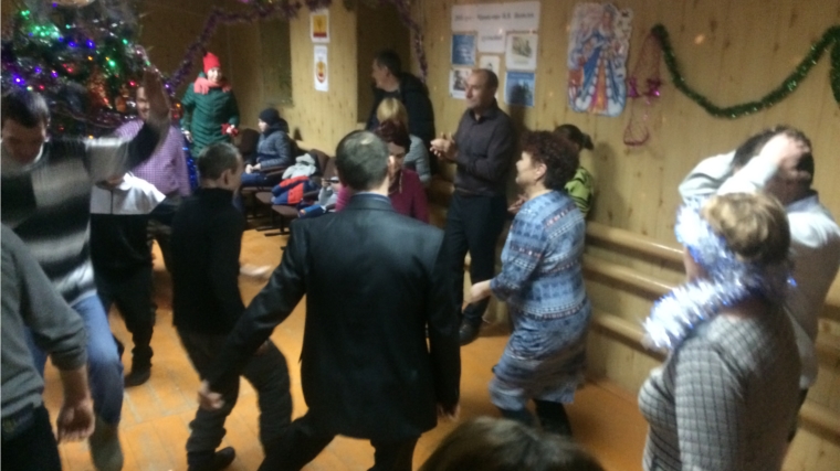 в Байгуловском сельском Доме культуры театрализованное представление "Игры Деда Мороза"