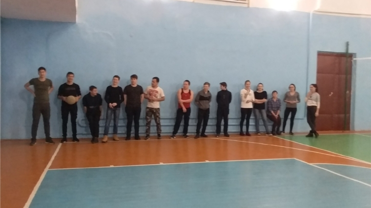 Молодежь сыграла в волейбол