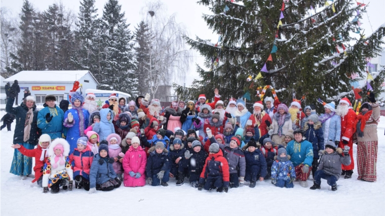 В Красночетайском районе состоялся парад Дедов Морозов и Снегурочек