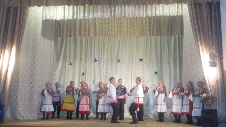 Артисты народного ансамбля «Ахах» c концертной программой в Моргаушском районе