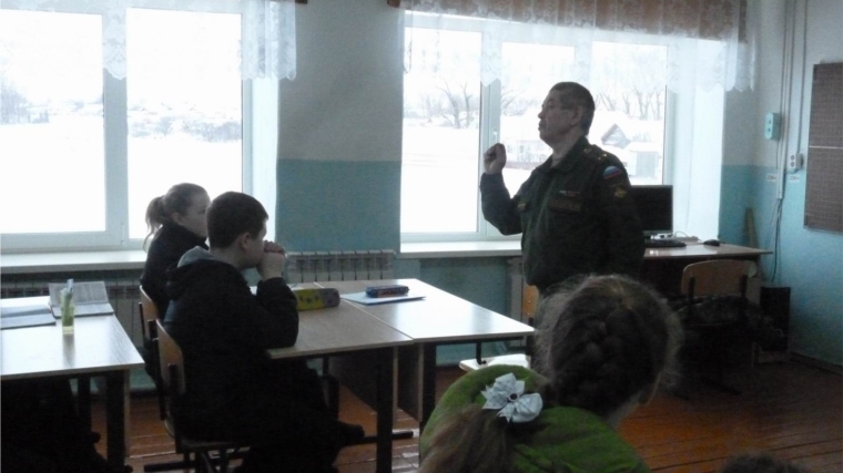 В Вурман-Кибекской школе состоялась встреча учащихся с военным комиссаром Венедиктовым В.В.