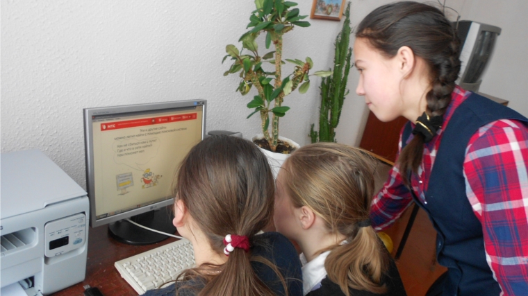 В рамках Недели безопасного Рунета в Юманайской сельской библиотеке прошел урок полезной информации "Безопасный Интернет"