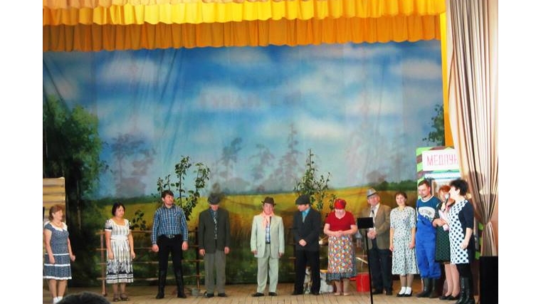 В Тораевском сельском доме культуры состоялся показ комедийного спектакля «Василиса кин кертет» в исполнении самодеятельных артистов коллектива "Сипет"