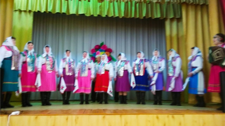C праздничным концертом ансамбль "Тарават"