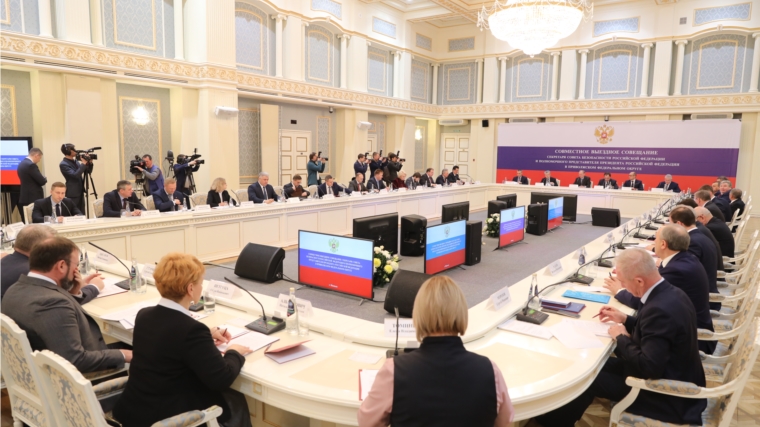 Главы регионов ПФО обсудили в Ижевске актуальные вопросы национальной безопасности