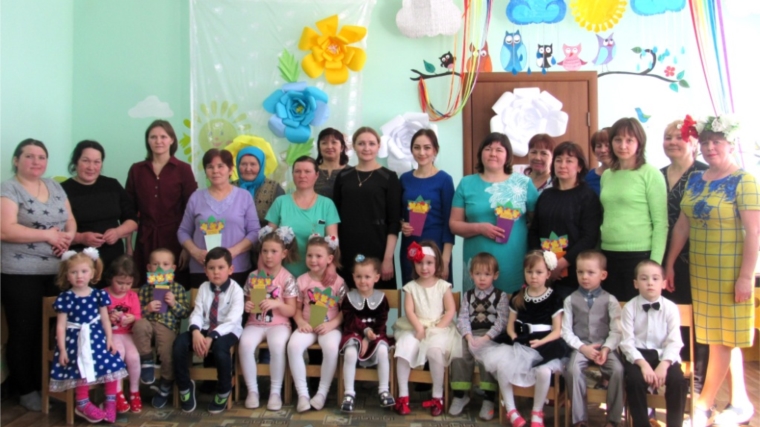 В дошкольной группе «Улыбка» МБОУ «Большебуяновская ООШ» прошел праздник, посвященный дню 8 Марта