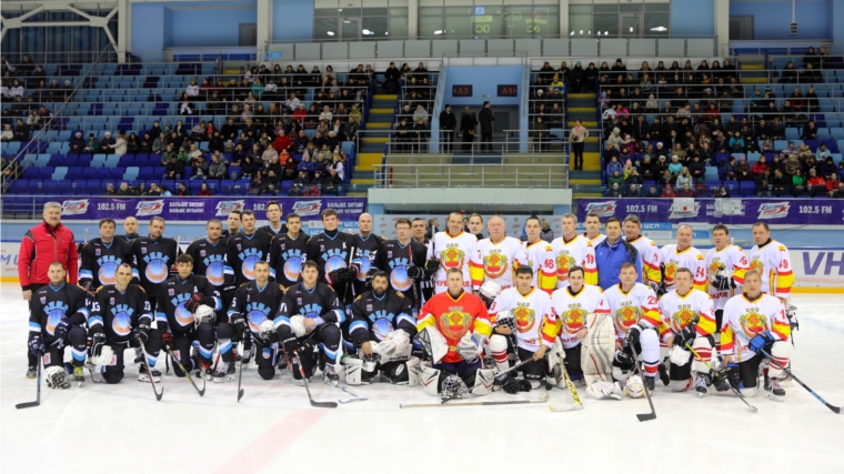 В товарищеском матче встретились хоккейные команды Правительства Чувашии и Республиканского онкологического диспансера
