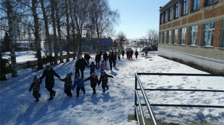 Сотрудники МЧС России провели учебную эвакуацию в Андреево-Базарской школе