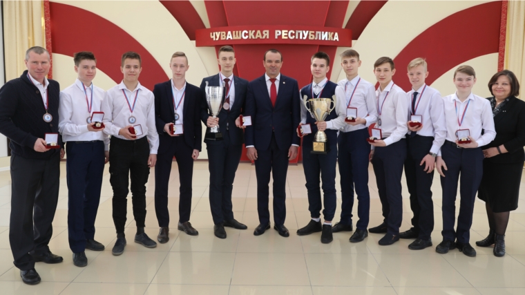 Михаил Игнатьев поздравил команду СОШ № 61 с третьим местом на всероссийских соревнованиях по мини-футболу