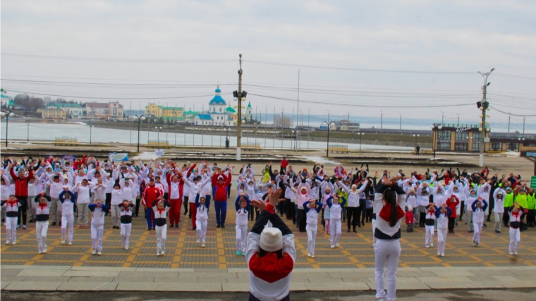 Почти 600 медработников присоединились к Всероссийской акции «10 000 шагов к жизни» в Чебоксарах