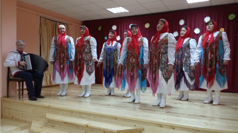 Ансамбль «Уяр» при Тренькинском СДК выступил с концертом в Большекарачкинском СК