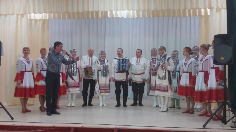 Артисты из с. Туруново Чебоксарского района зажигают на сцене Юськасинского СДК!