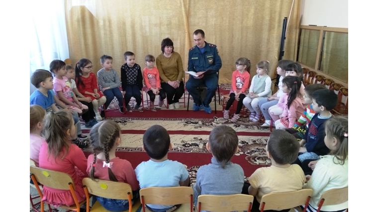 Сотрудники МЧС России побывали в гостях у дошколят в детском саду №7 г. Канаш.