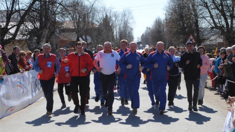 Александр Рыбаков присоединился к участникам легкоатлетического кросса в Ядринском районе