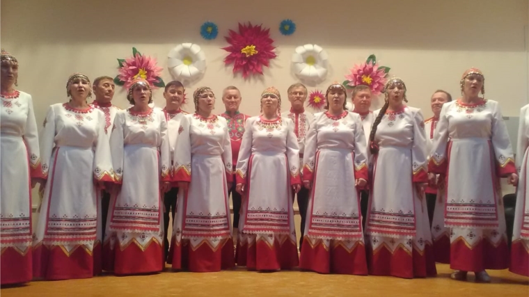 Народный фольклорный коллектив «ЯНАШ» на сцене Большешиушского СДК