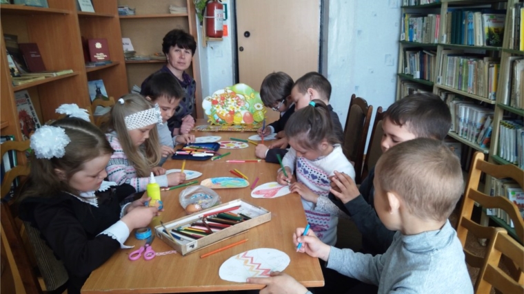 Познавательно-творческий час «Святая пасха» в Алманчинской сельской и школьной библиотеке .