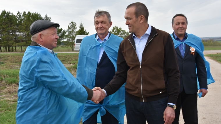 Глава Чувашии Михаил Игнатьев посетил ряд районов республики, где проинспектировал ход полевых работ