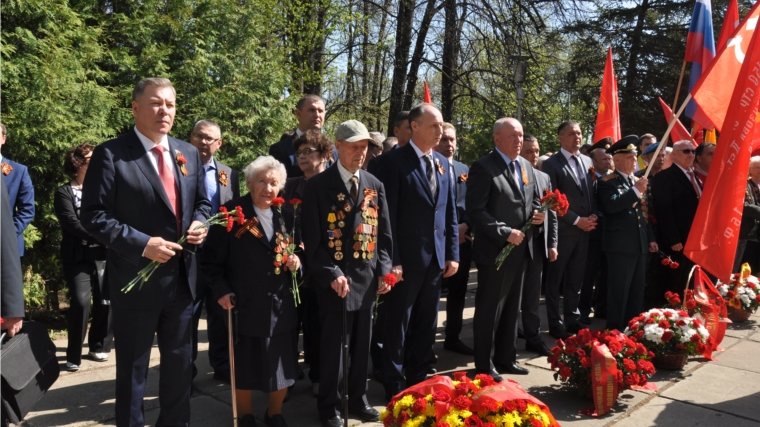Депутаты Госсовета Чувашии почтили память воинов, умерших от ран в госпиталях города Чебоксары в годы Великой Отечественной войны