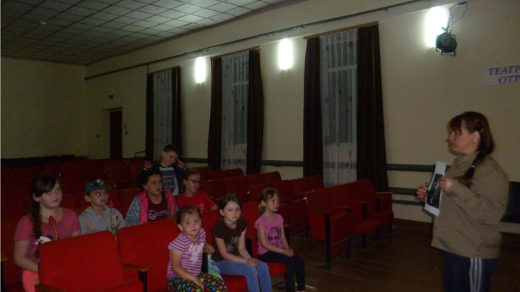 В Акчикасинском сельском клубе состоялся информационный час для детей и молодежи «Чтим Великий День Победы»