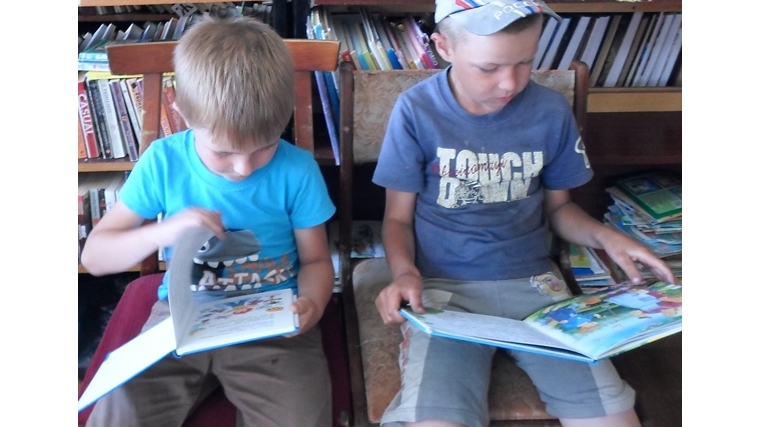 Русско – Алгашинская сельская библиотека присоединилась к Единому дню громкого чтения «Чтение – дело семейное».