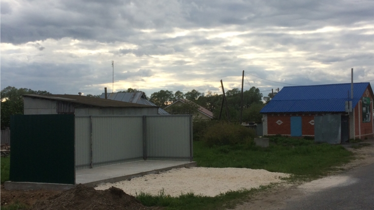 В Нижнекумашкинском поселении запущен проект по строительству контейнерных площадок.