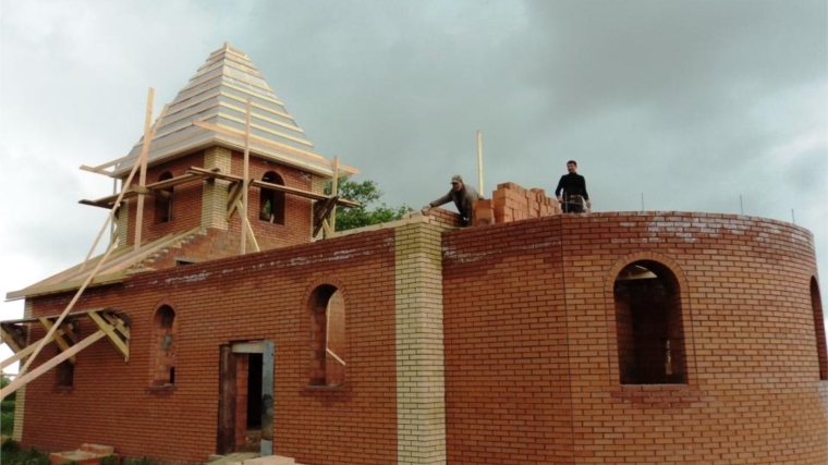 Строительство церкви Святой Троицы в с Алманчино продолжается