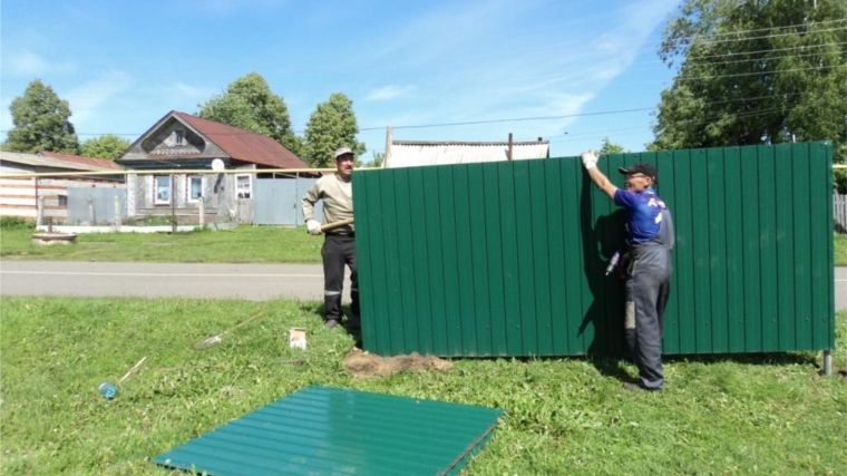 В Алманчинском сельском поселении идут работы по изготовлению мусорных площадок.