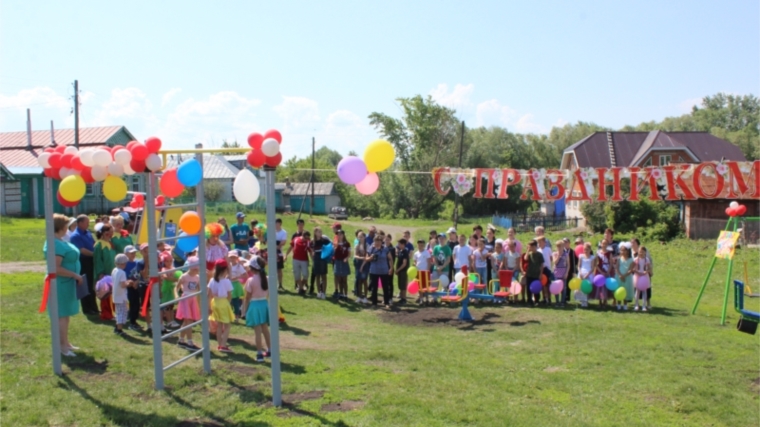 В д. Полевое Шептахово Комсомольского района состоялось открытие детской игровой площадки