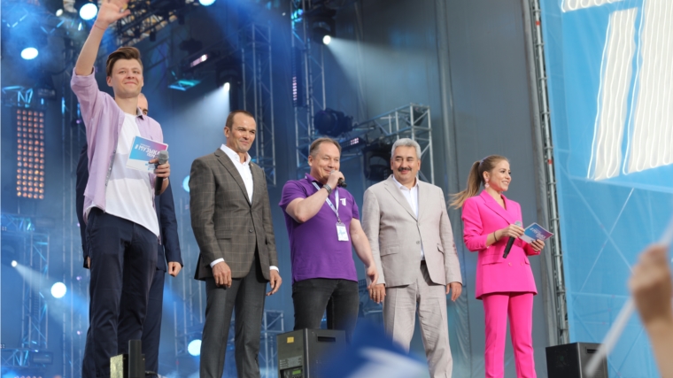 На Красной площади города Чебоксары гала-концертом завершилась акция «Стань первым!» Первого канала телевидения