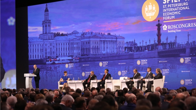 ПМЭФ-2019: Президент России Владимир Путин выступил на пленарном заседании форума