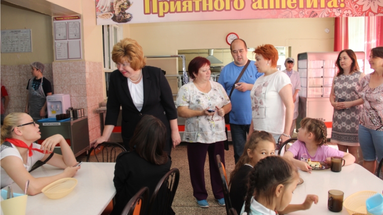 Руководство г. Новочебоксарск ознакомилось с работой детских пришкольных лагерей