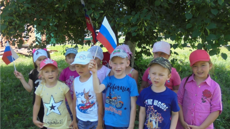 Познавательный час «Россия-это мы» в Урмаевской сельской библиотеке