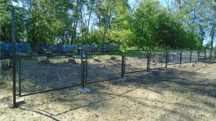 Завершено устройство ограждения Новоизамбаевского кладбища
