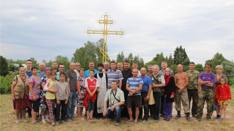 В деревне Астакасы установили поклонный крест