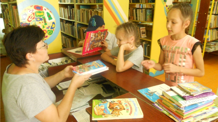 В Детской библиотеке радостное событие - на книжных полках появилось около 30 новых книги для увлеченных читателей