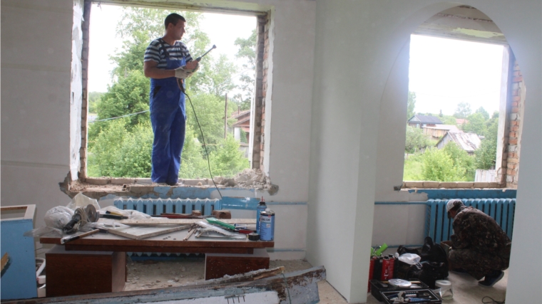 Продолжается ремонт здания Саланчикского сельского клуба