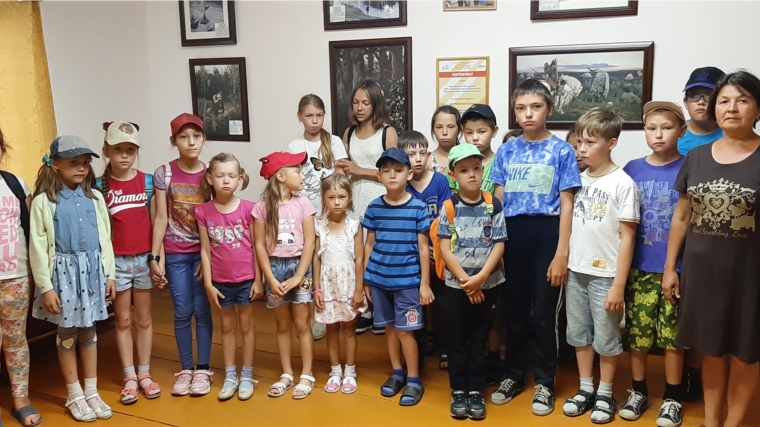 Дети пришкольного лагеря в Шомиковском СК